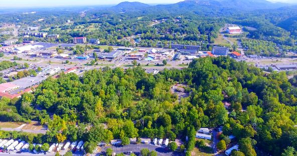 4020 Parkway , Pigeon Forge, TN 37863
